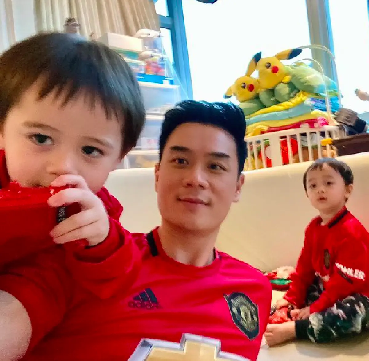 “ชมพู่” ขอบคุณสามีชีวิตนี้ที่พี่ให้! ด้าน “น็อต วิศรุต” ชมภรรยาเป็นคู่ชีวิตและแม่ที่สมบูรณ์แบบที่สุด 