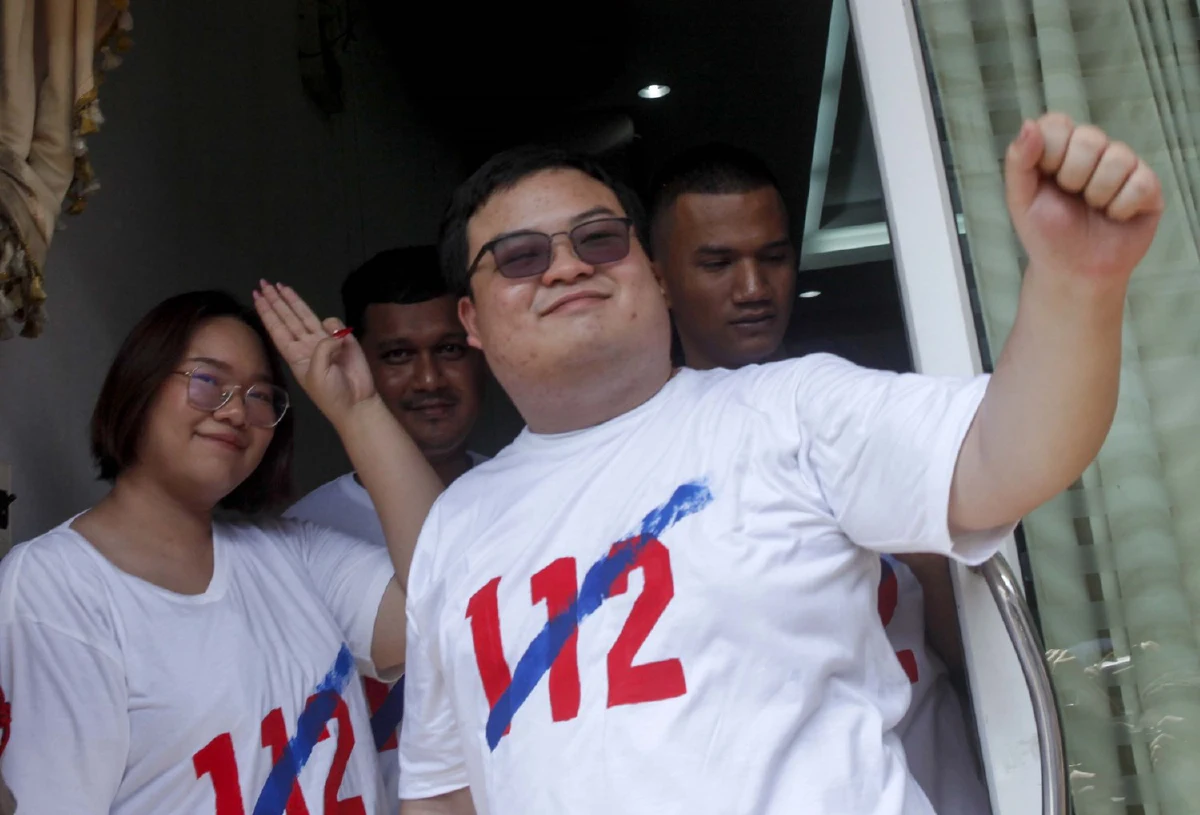 3 แกนนำคณะราษฏรพร้อมใจรับทราบข้อหาม.112อัดยับรัฐบาลกลั่นแกล้ง