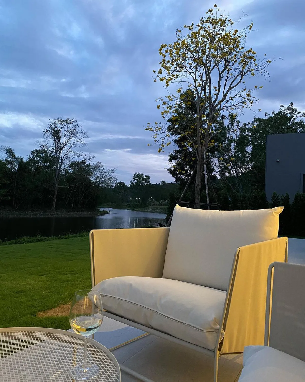 ส่องบ้านที่เขาใหญ่ของ "หมาก-คิม" เรียบง่ายสไตล์มินิมอลเหมาะกับทั้งคู่สุดๆ