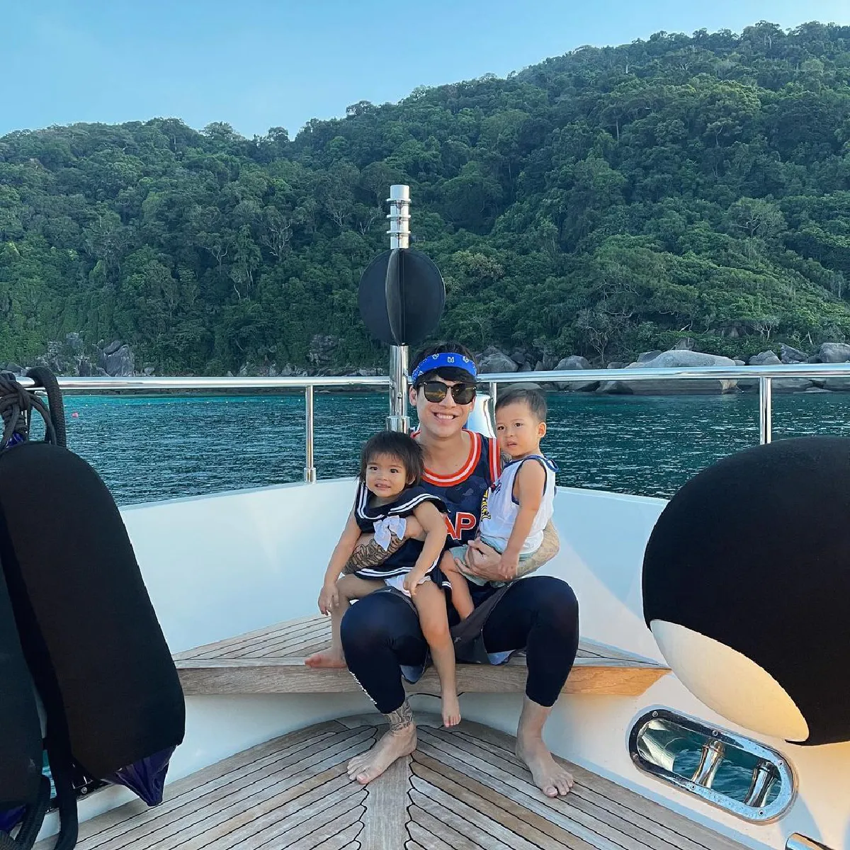 มาร์กี้ โชว์จุ๊บสามี ป๊อก ฉลองครบรอบแต่งงาน 3 ปีหวานฉ่ำริมทะเล