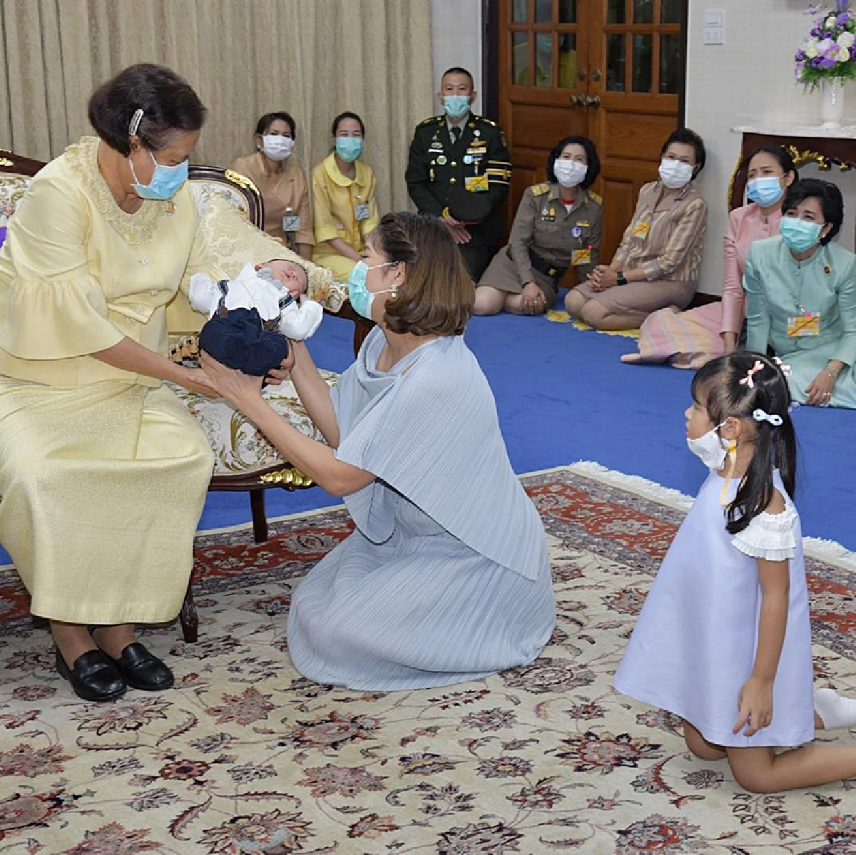 ปลื้มปีติ! กรมสมเด็จพระเทพฯ ทรงขลิบผมไฟให้ น้องเปรม ลูกชาย มิค-เบนซ์