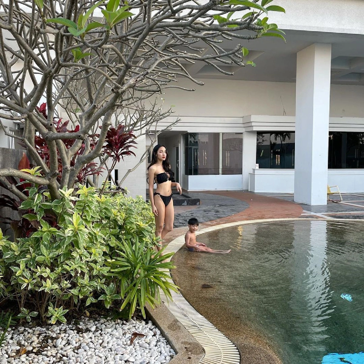 แม่แซ่บ..ลูกก็น่ารัก! แพท ณปภา พา น้องเรซซิ่ง เล่นน้ำอวดหุ่นเซ็กซี่จัดเต็ม