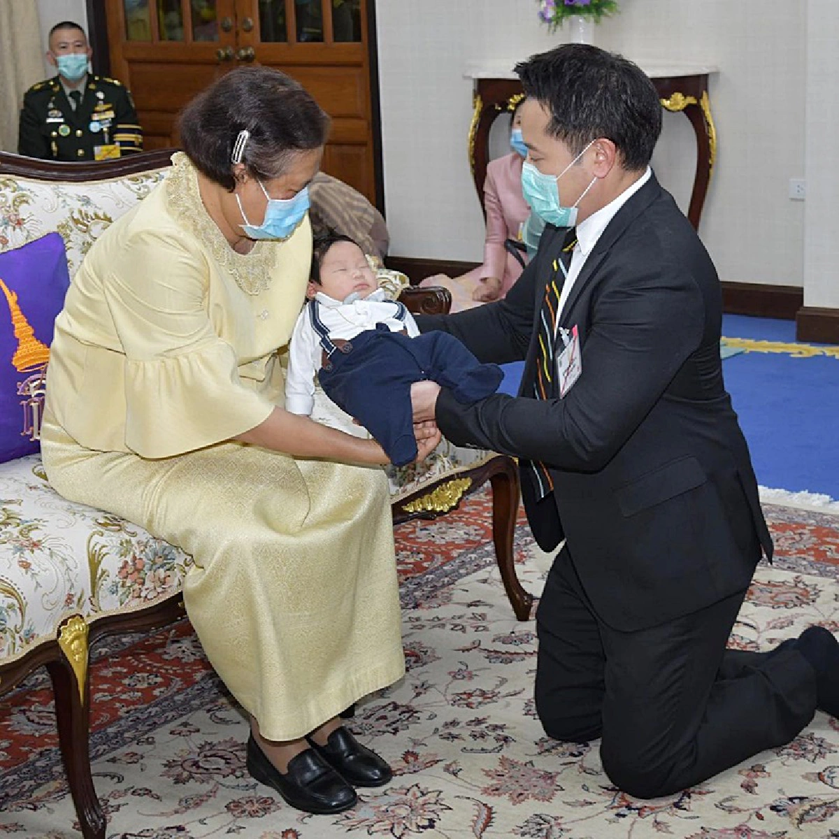 ปลื้มปีติ! กรมสมเด็จพระเทพฯ ทรงขลิบผมไฟให้ น้องเปรม ลูกชาย มิค-เบนซ์