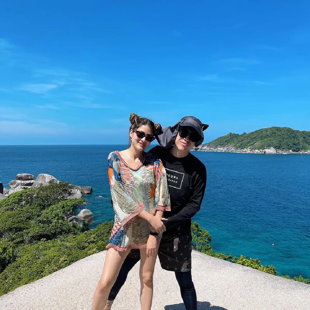 มาร์กี้ โชว์จุ๊บสามี ป๊อก ฉลองครบรอบแต่งงาน 3 ปีหวานฉ่ำริมทะเล