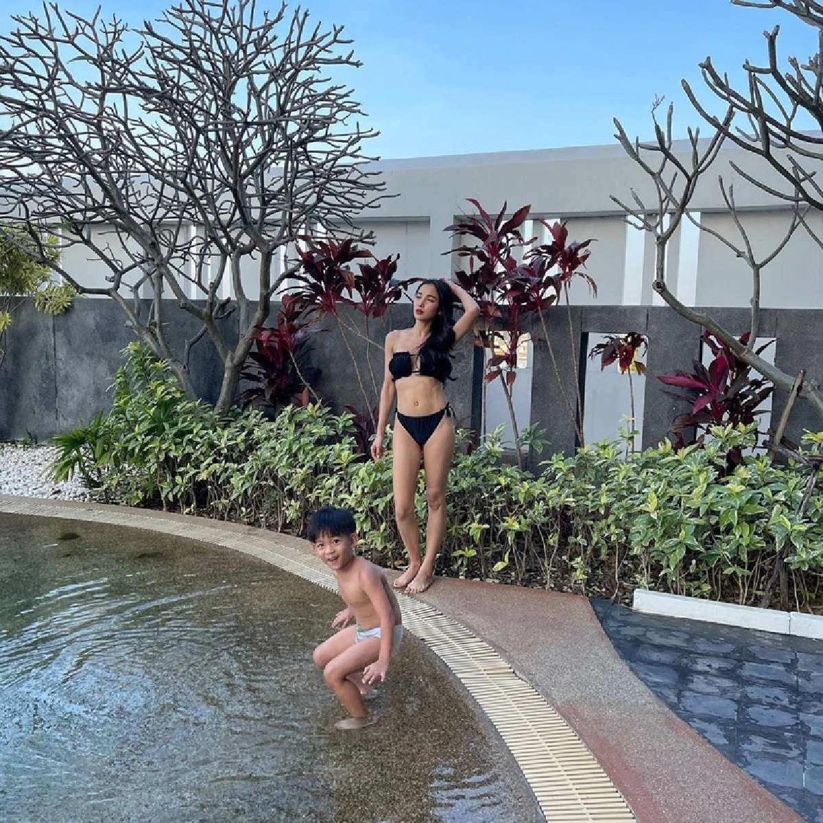 แม่แซ่บ..ลูกก็น่ารัก! แพท ณปภา พา น้องเรซซิ่ง เล่นน้ำอวดหุ่นเซ็กซี่จัดเต็ม