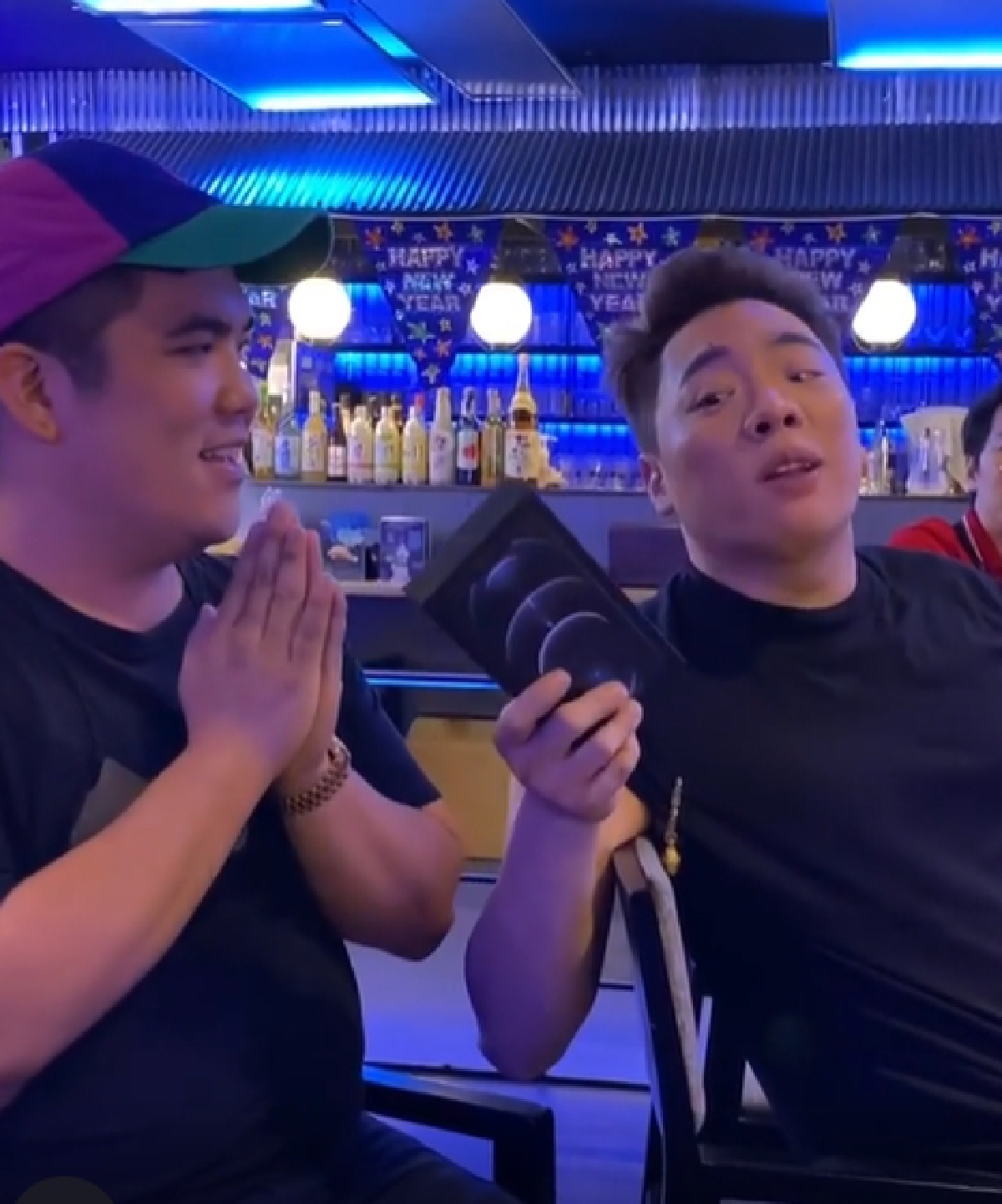 แคปชั่นอย่างพีค! แจ๊ค แฟนฉัน เผยคลิปซึ้งน้ำใจ มดดำ ให้ของขวัญเป็น iPhone12 