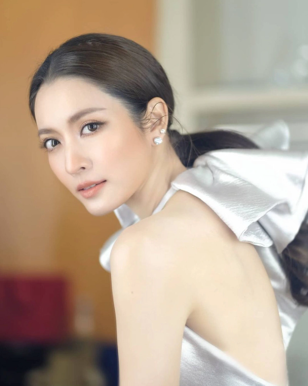 แอฟ ทักษอร บุกเซอร์ไพรส์ มาดามแป้ง ยามดึก ตะลึงหน้าสดสวยใสในวัย 54 ปี 