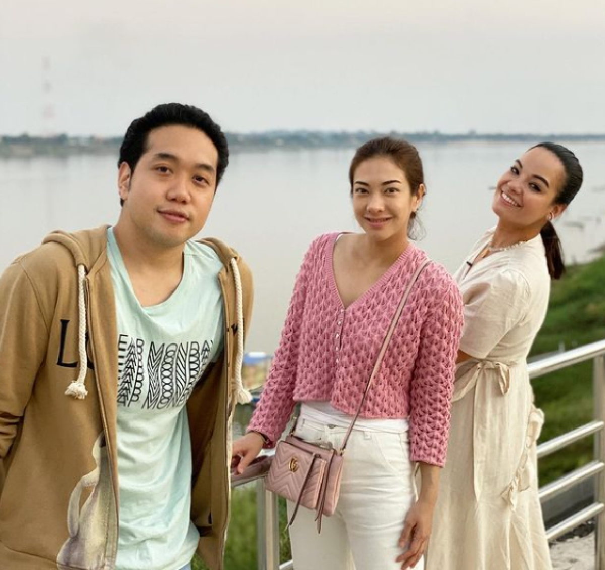 แป้ง อรจิรา ดินเนอร์โรแมนติกริมหาด..หรือจะเปิดตัวหวานใจคนใหม่