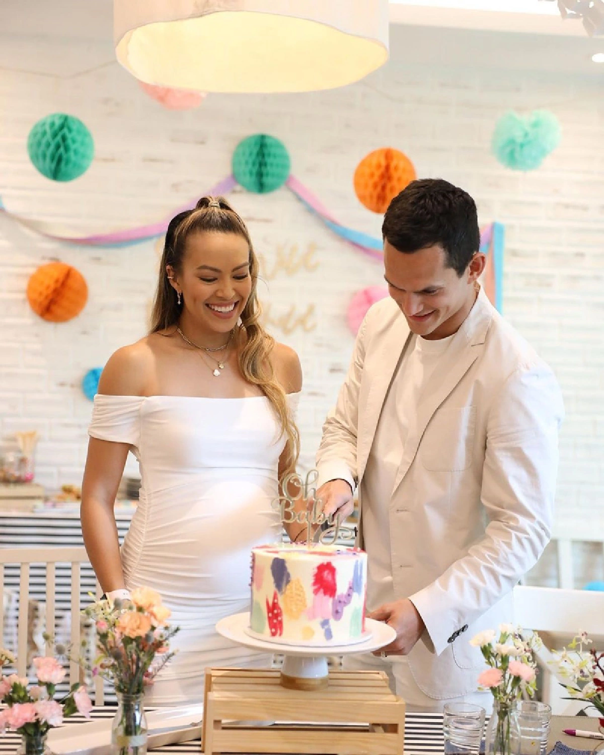 เทย่า-มิก้า จัดเบบี้ชาวเวอร์สุดอบอุ่น พร้อมเฉลยเพศลูกคนแรก