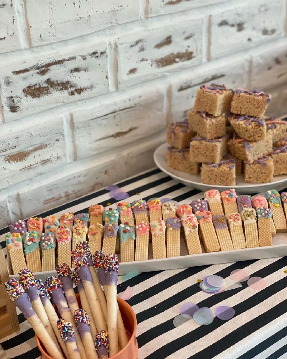 เทย่า-มิก้า จัดเบบี้ชาวเวอร์สุดอบอุ่น พร้อมเฉลยเพศลูกคนแรก