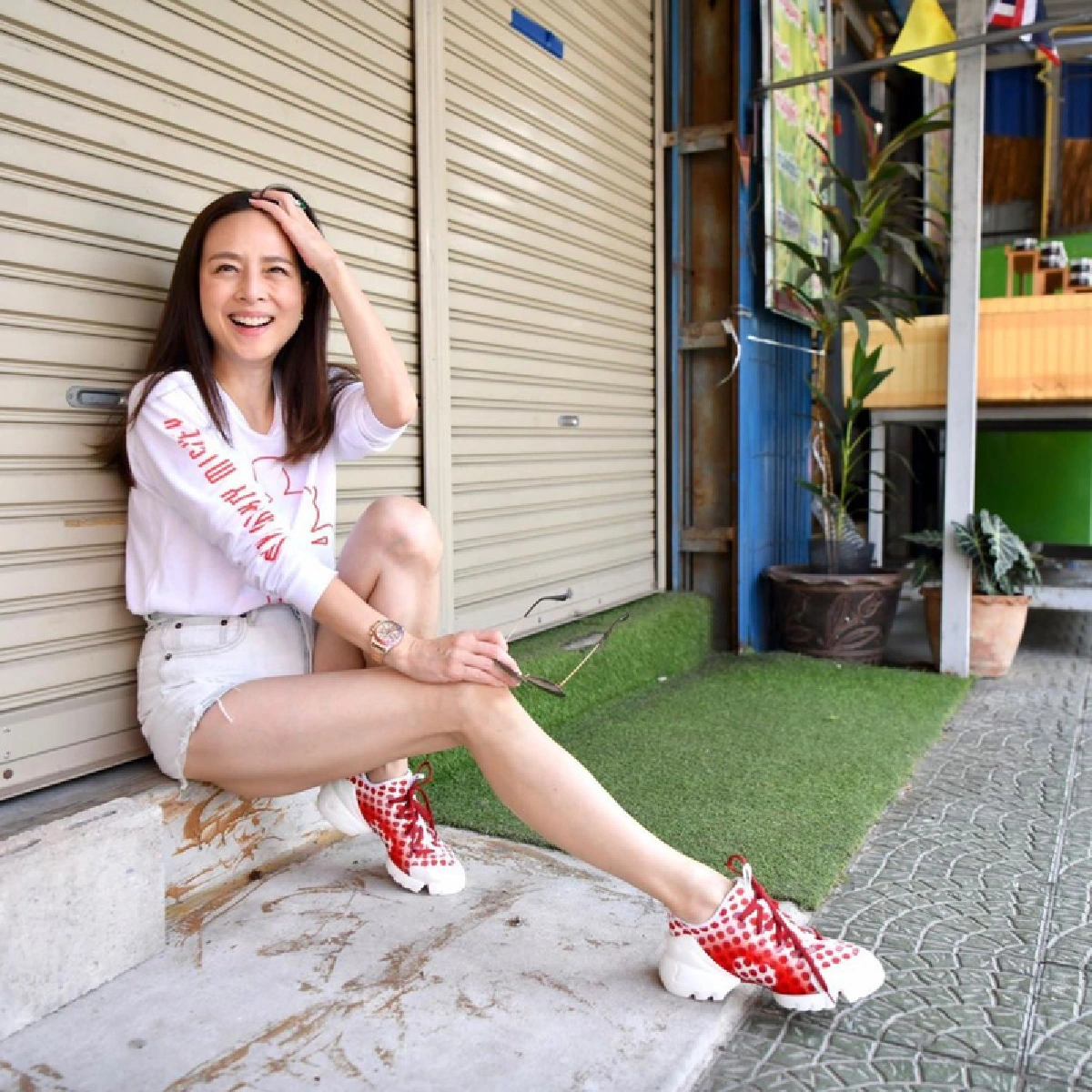 แอฟ ทักษอร บุกเซอร์ไพรส์ มาดามแป้ง ยามดึก ตะลึงหน้าสดสวยใสในวัย 54 ปี 