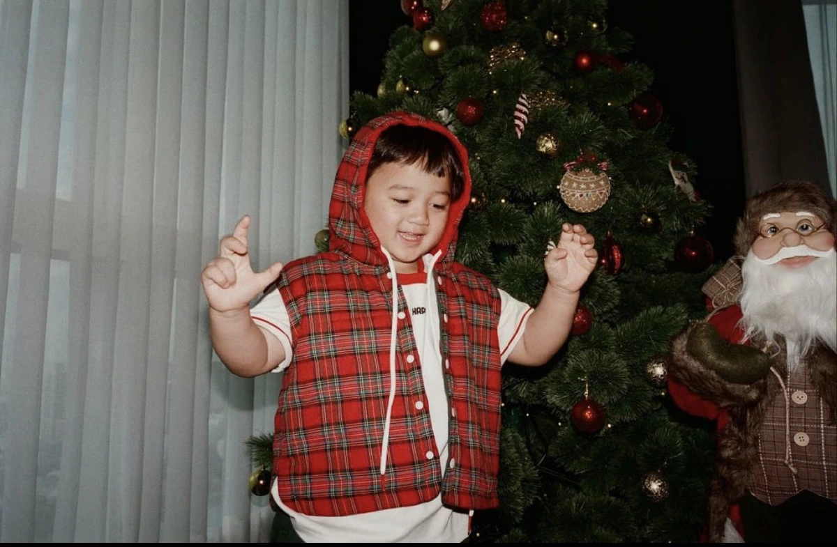 สายฟ้า-พายุ กับชุดน่ารักหลากสไตล์ ต้อนรับเทศกาลคริสมาสต์