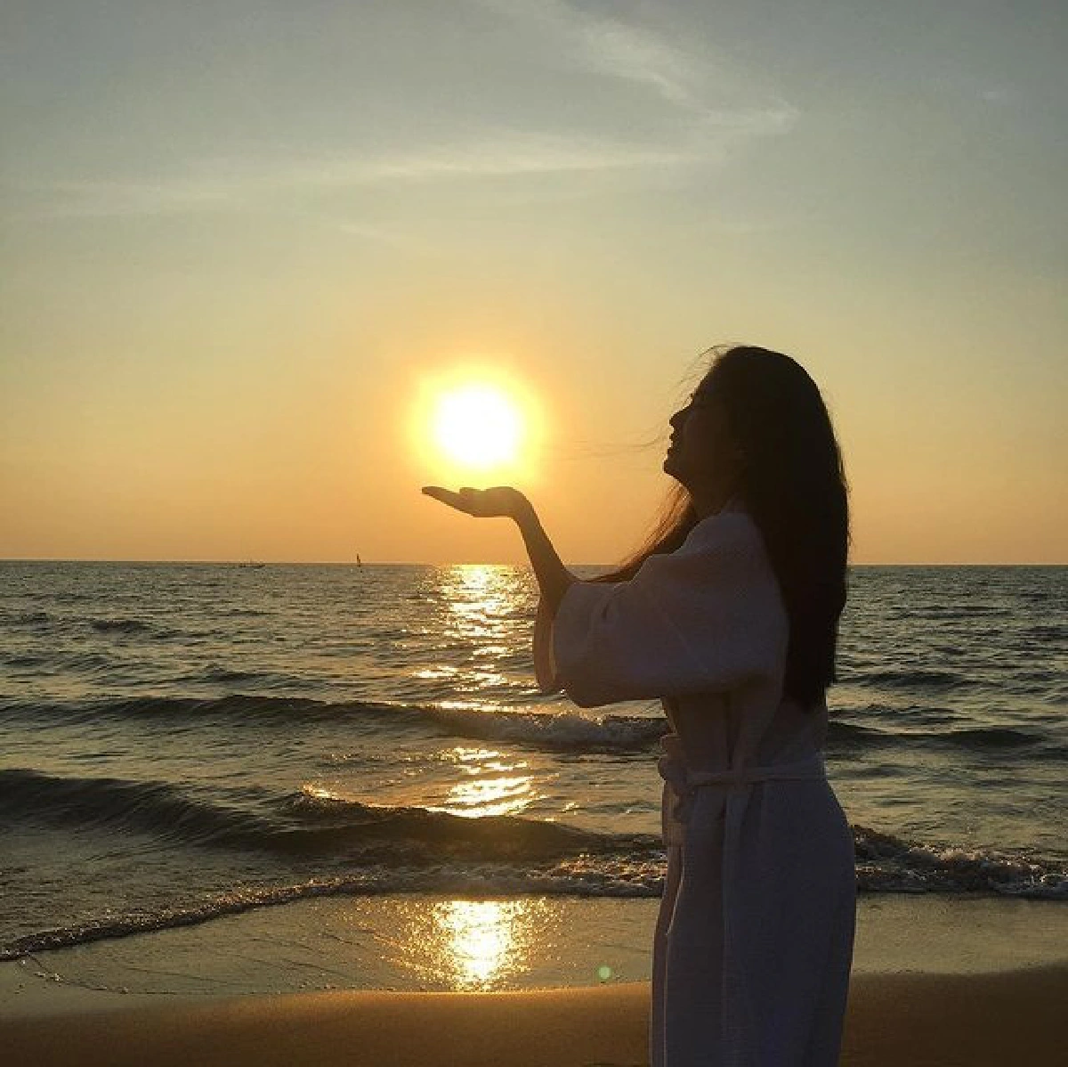 ก้อย อรัชพร แจกความสดใสในชุดว่ายน้ำ นิกกี้ รีบคอมเมนต์จนโดนแซว 