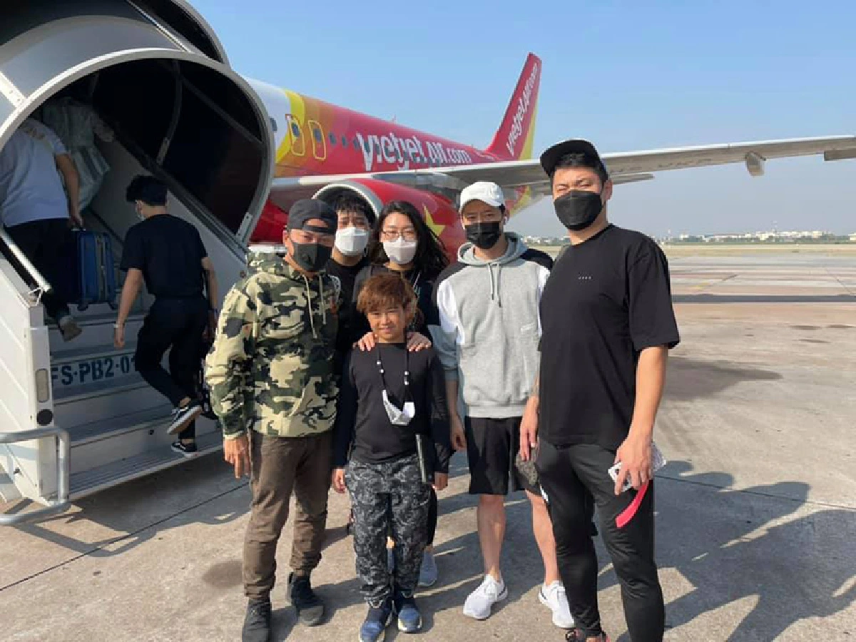 “ปาร์คยูชอน” บินลงใต้ร่วมทีม “เปิ้ล นาคร” เข้าพื้นที่ช่วยน้ำท่วมอย่างไม่ลังเล 