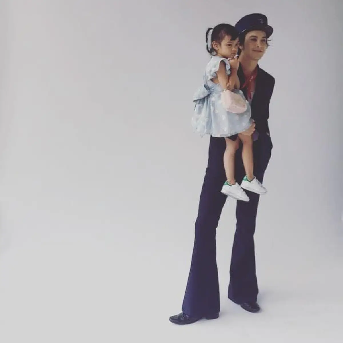 พ่อคือฮีโร่! “แอมมี่ เดอะบอททอมบลูส์” กลั้นน้ำตาแทบไม่ไหว “น้องลัลลาเบล” รู้ว่าห้องกรงคืออะไร