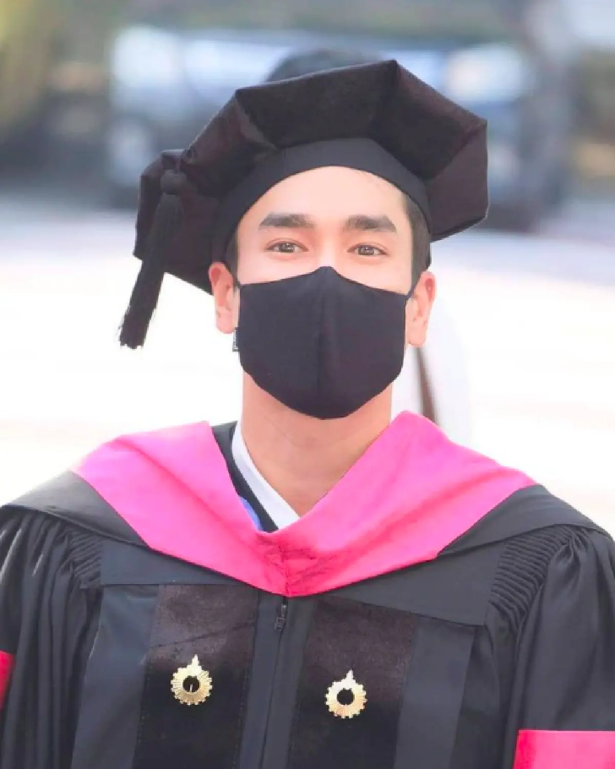 แฟนคลับแห่ยินดี! “ณเดชน์” เรียนจบปริญญาโท สวมชุดครุยเข้ารับปริญญา