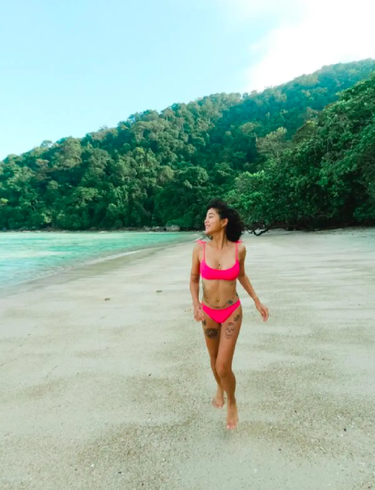 ทะเลเดือด! "สายป่าน” จัดเต็มความแซ่บในชุดว่ายน้ำ อวดหุ่นเป๊ะ รอยสักสวยๆ