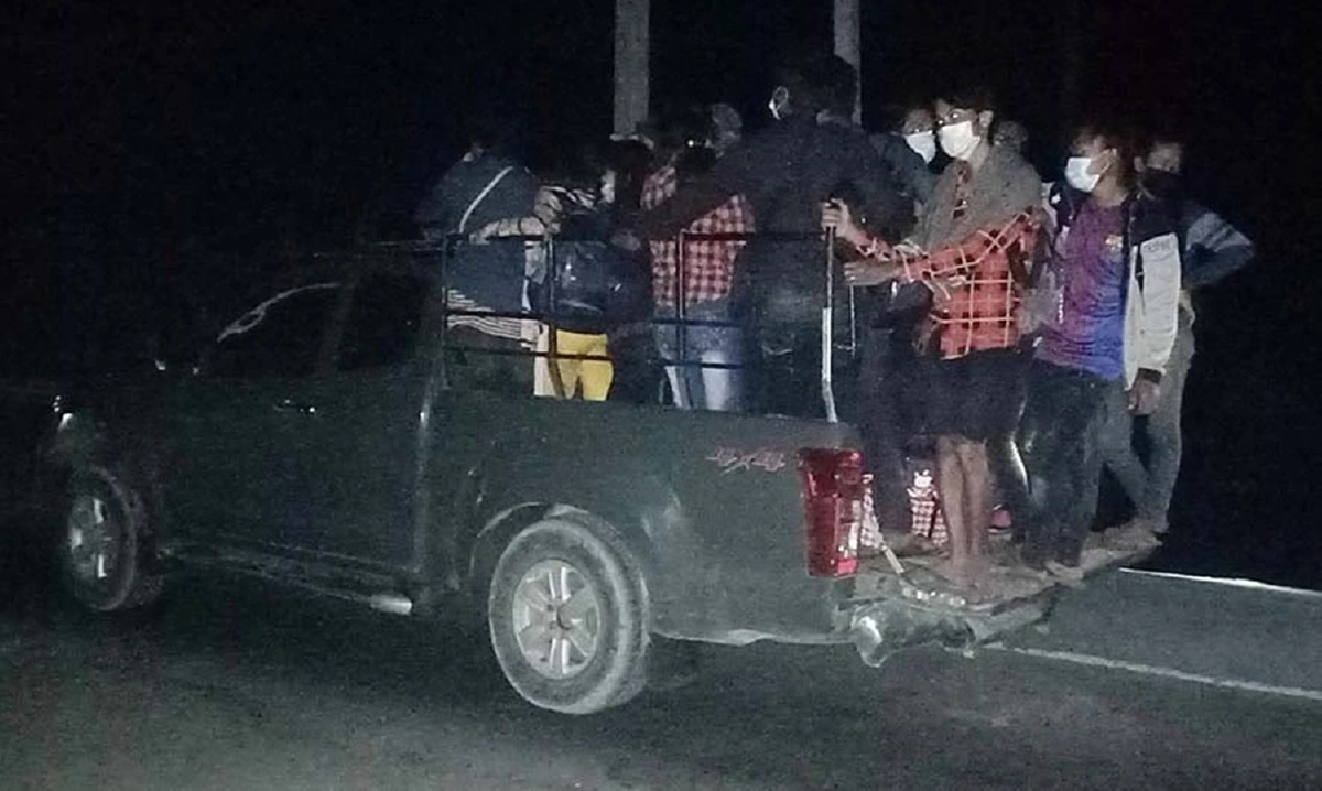 จับ 25 แรงงานเมียนมารอรถมารับหลบเข้าไทยชายแดนบ้านพุน้ำร้อน