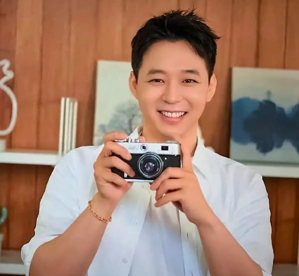 “ปาร์คยูชอน” บินลงใต้ร่วมทีม “เปิ้ล นาคร” เข้าพื้นที่ช่วยน้ำท่วมอย่างไม่ลังเล 