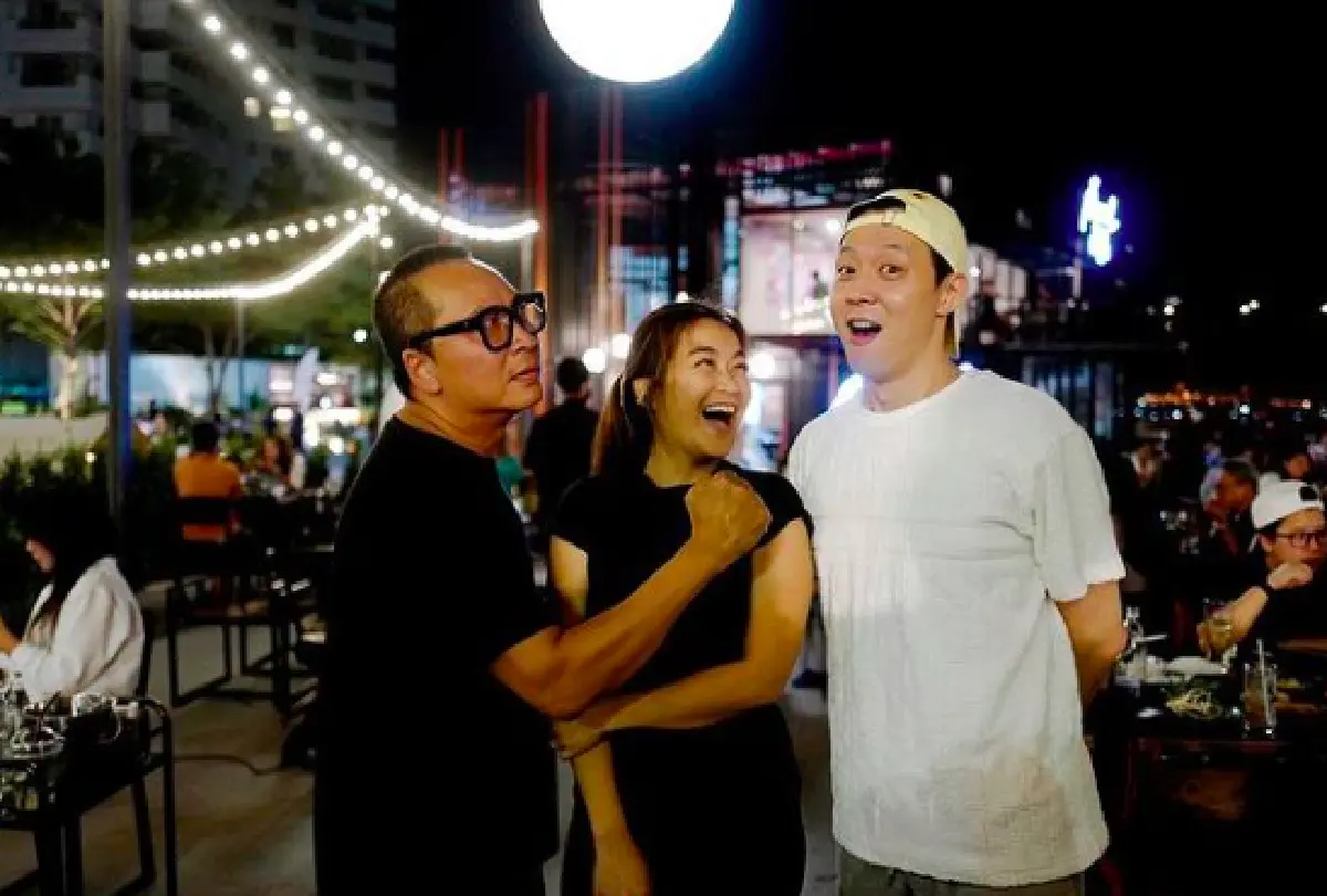 “ปาร์คยูชอน” บินลงใต้ร่วมทีม “เปิ้ล นาคร” เข้าพื้นที่ช่วยน้ำท่วมอย่างไม่ลังเล 