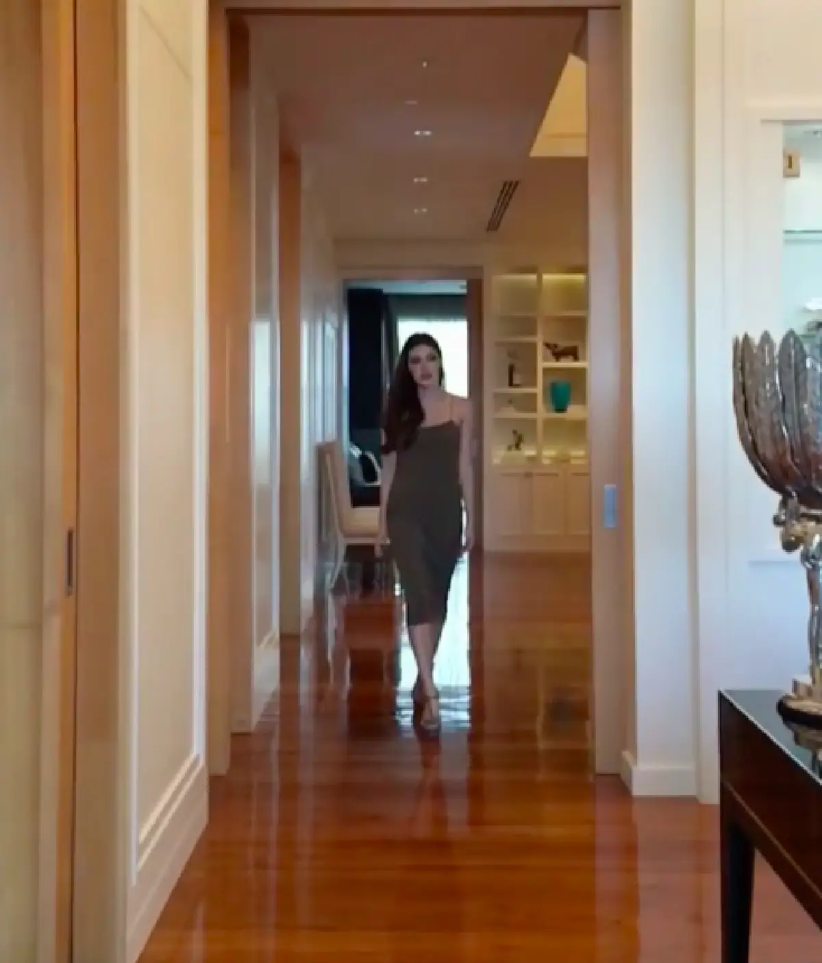 "นิกกี้ ณฉัตร" พาทัวร์บ้าน ของ "น้องเอวา หกฉากครับจารย์" ทายาทธุรกิจยาชื่อดัง