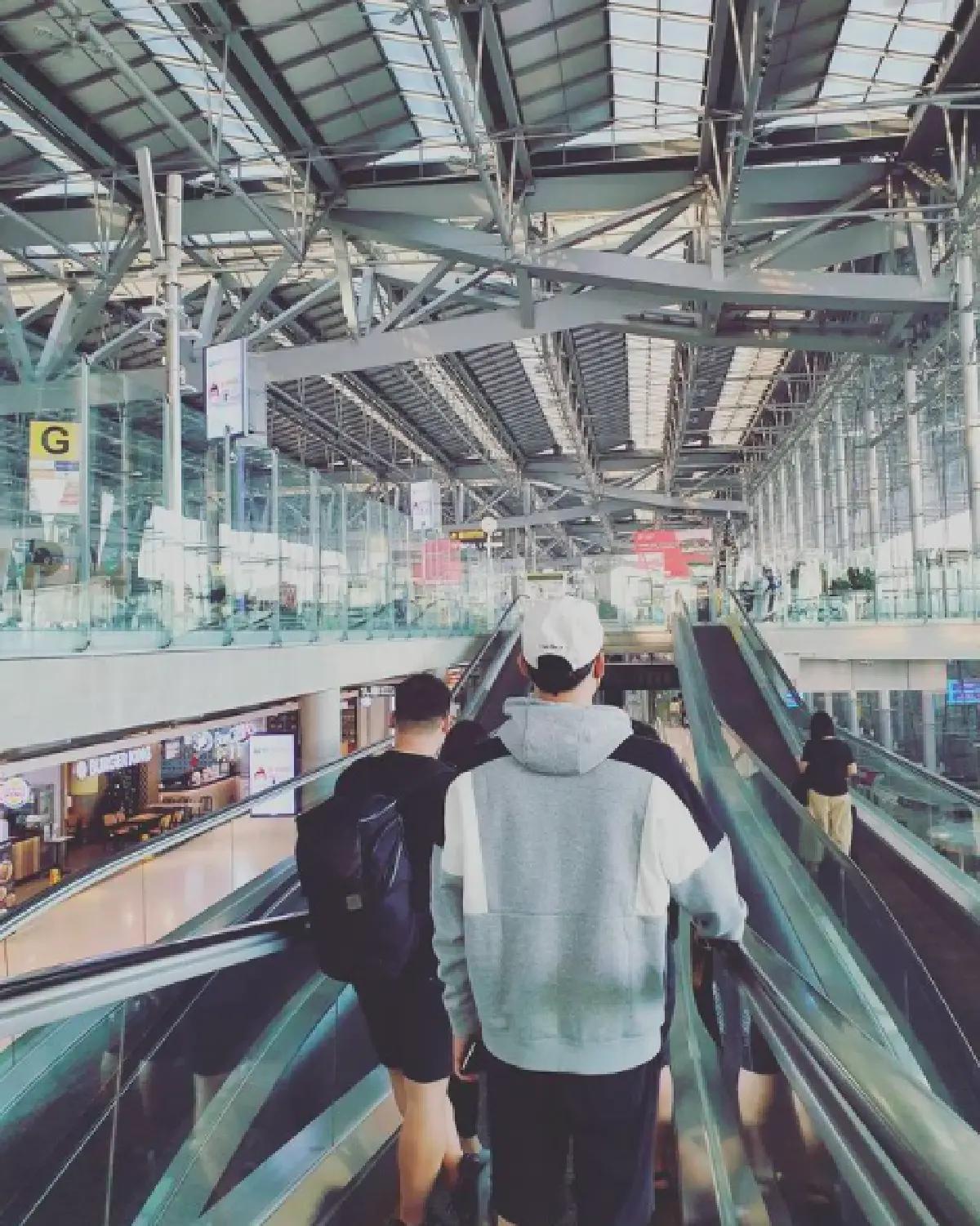 “ปาร์คยูชอน” บินลงใต้ร่วมทีม “เปิ้ล นาคร” เข้าพื้นที่ช่วยน้ำท่วมอย่างไม่ลังเล 