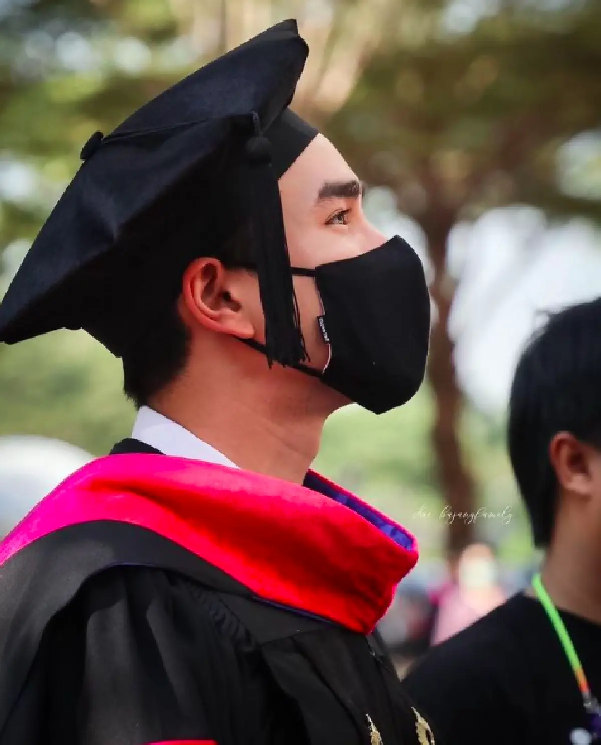 แฟนคลับแห่ยินดี! “ณเดชน์” เรียนจบปริญญาโท สวมชุดครุยเข้ารับปริญญา