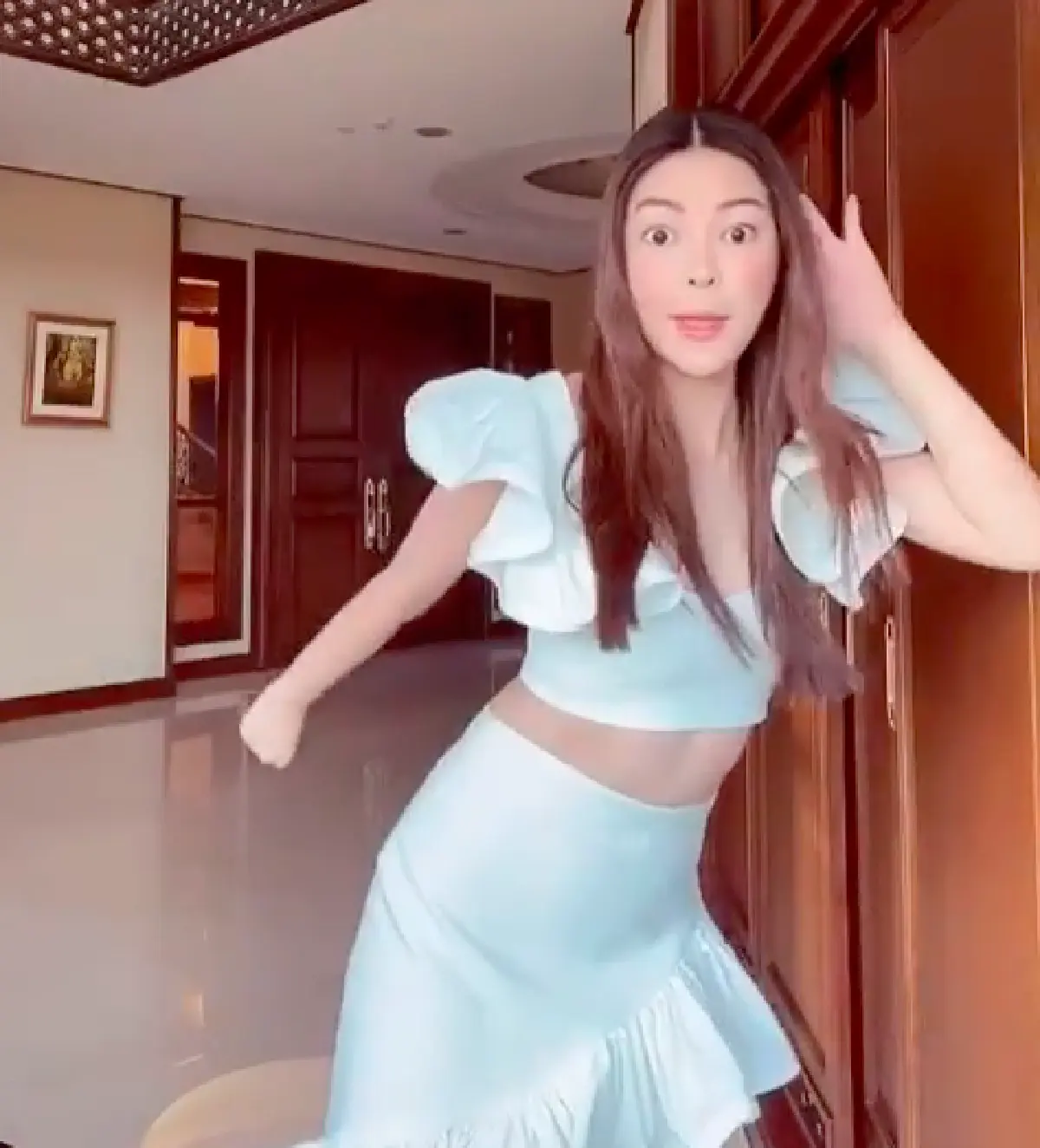 "นิกกี้ ณฉัตร" พาทัวร์บ้าน ของ "น้องเอวา หกฉากครับจารย์" ทายาทธุรกิจยาชื่อดัง