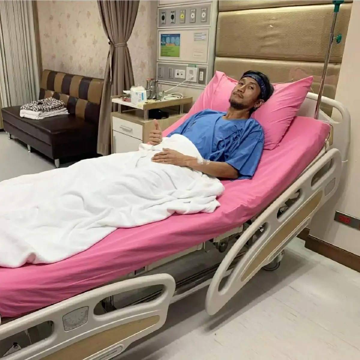 "ตูน บอดี้สแลม" เข้ารับการผ่าตัดด่วน! ป่วยกระดูกคอกดทับเส้นประสาท