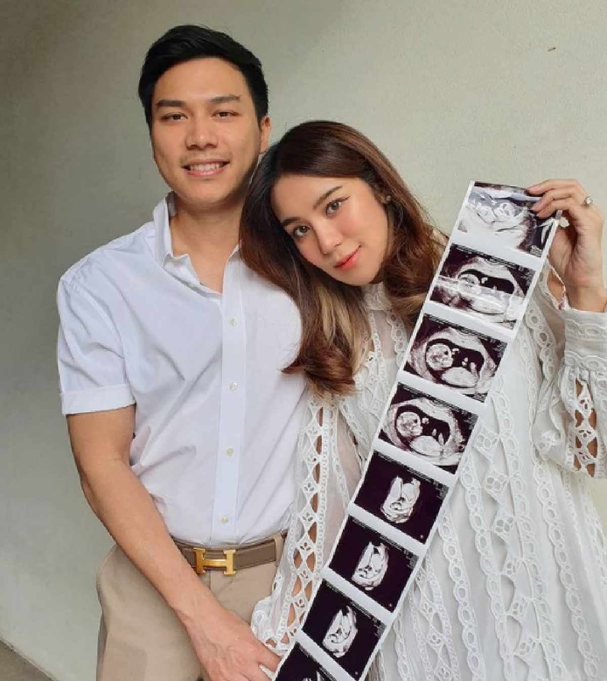 ขนมจีน ควงสามีดินเนอร์สุดหวาน ฉลองครบรอบแต่งงาน 2 ปี 