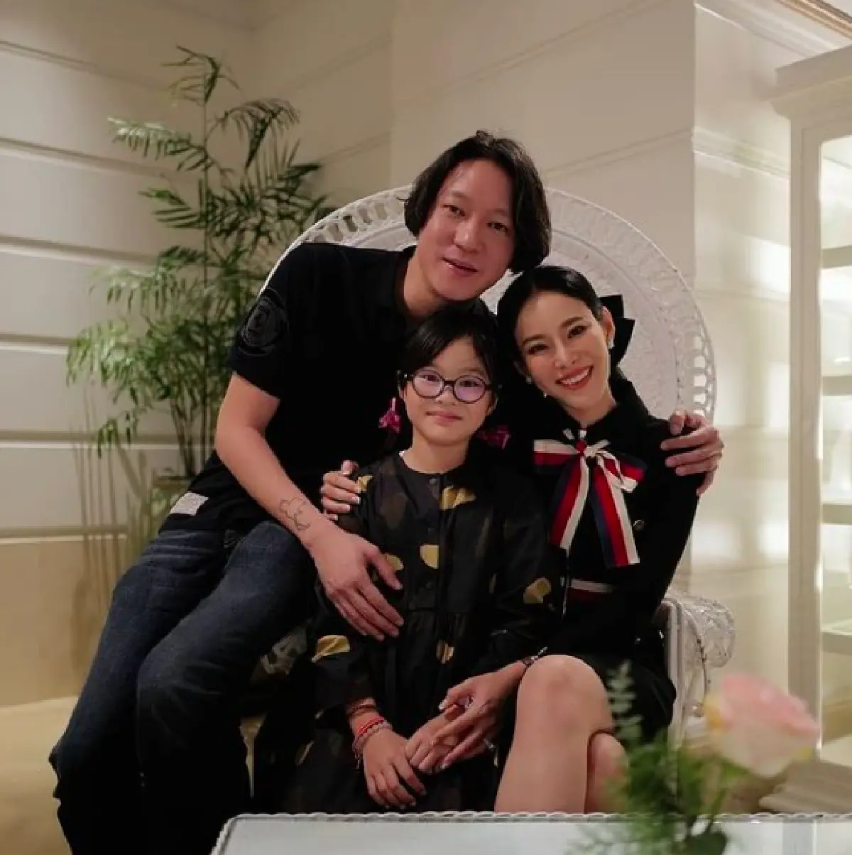 หวานหยดย้อย “จิน” จูบปากภรรยา “หนิง ปณิตา” อย่างดูดดื่ม เล่นใหญ่ยิ่งกว่าในละคร!