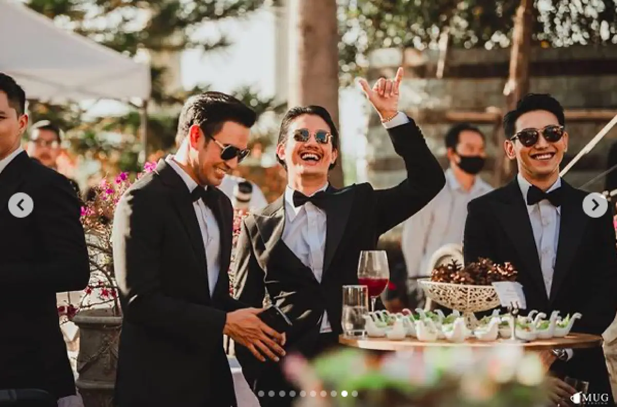 ส่องทีมเพื่อนเจ้าบ่าว "โทนี่ รากแก่น" ทำเอาสาวๆ ถึงกับเลือกไม่ถูกเลยทีเดียว! 