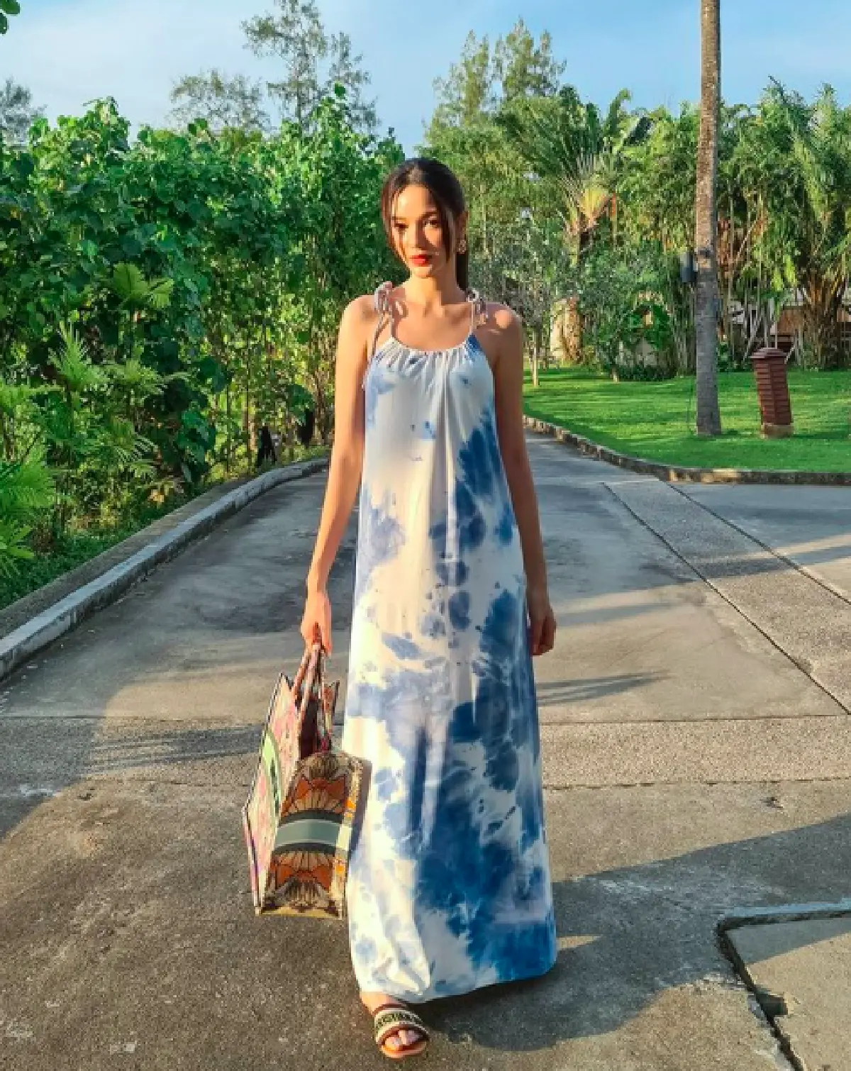 ออร่ากระจาย “กวาง เดอะเฟซ” ปั่นจักรยานริมหาด โชว์ความเซ็กซี่เบาๆ