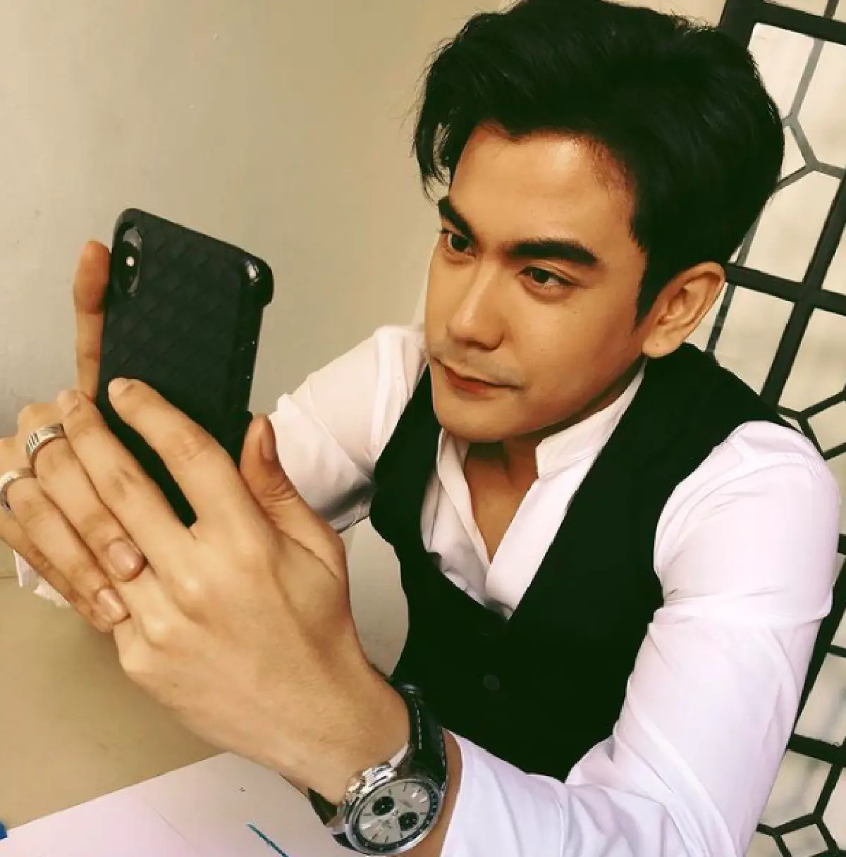 "ฌอห์ณ จินดาโชติ" เชือดกลับนิ่มๆ หลังชาวเน็ตเข้ามาคอมเมนต์ว่าแฟนสาวไม่สวย