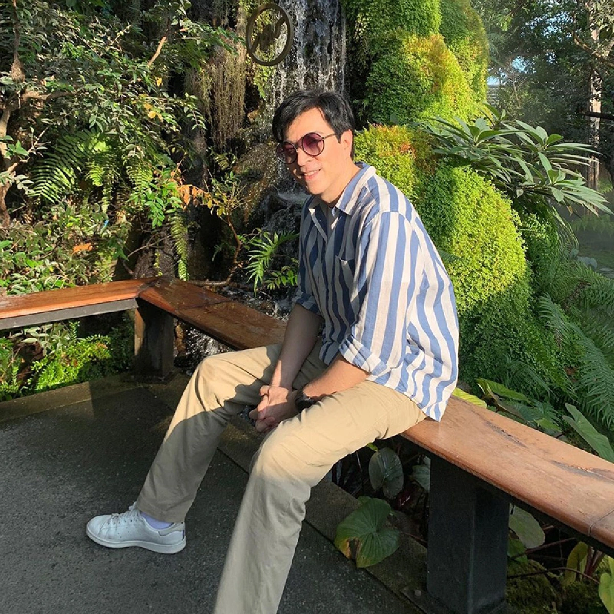 แซม ยุรนันท์ อวดหุ่นสุดเฟิร์มในวัย 57 ปี หล่อเท่ดูดีตลอดกาล