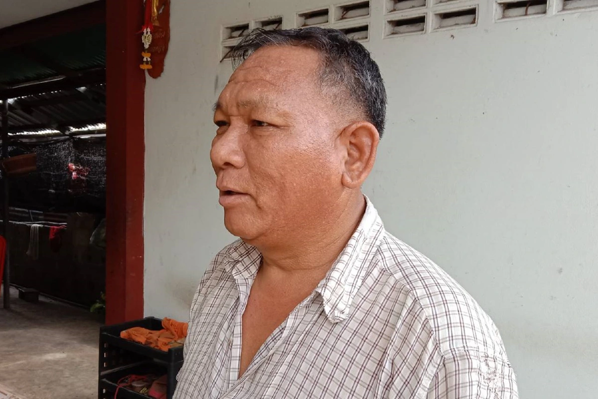 ไอเดียเจ๋ง! รูปปั้นเหล้าขาวติดกำแพงวัดเตือนสติอย่าเมาแล้วขับ