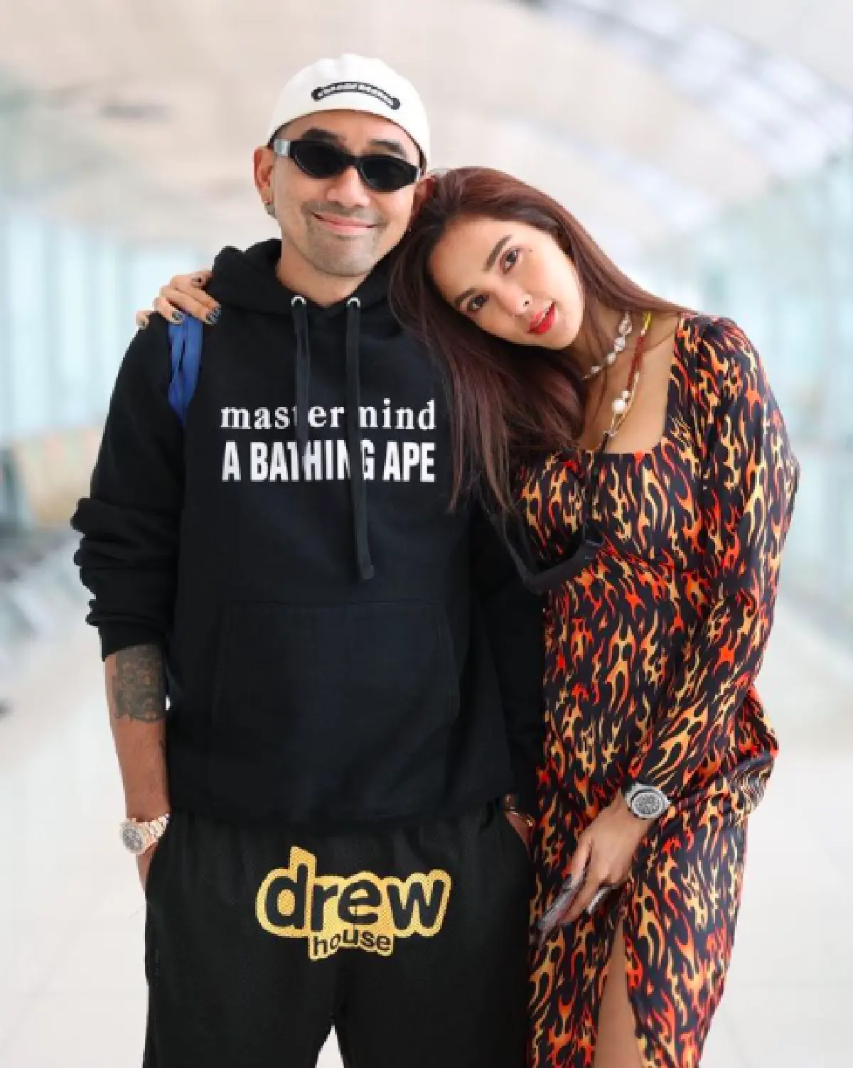 “บอล กฤษณะ” สามี “อุ้ม ลักขณา” ถูกชาวเน็ตแซะอย่างแซ่บ ใส่แบรนด์เนมเยอะไปไหน!? 