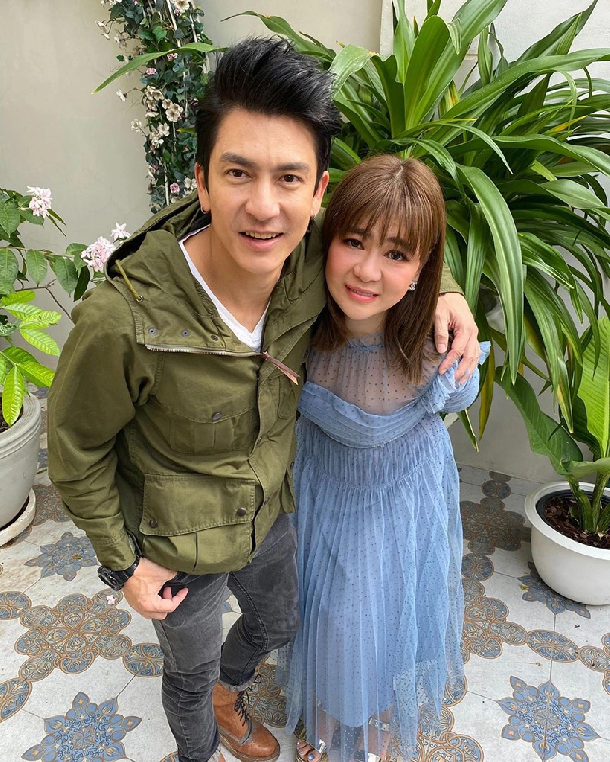  “โอ๋ ภัคจีรา” โพสต์ภาพถ่ายคู่ “ติ๊ก เจษฎาภรณ์” อดีตแฟนคนแรกของกันและกัน 