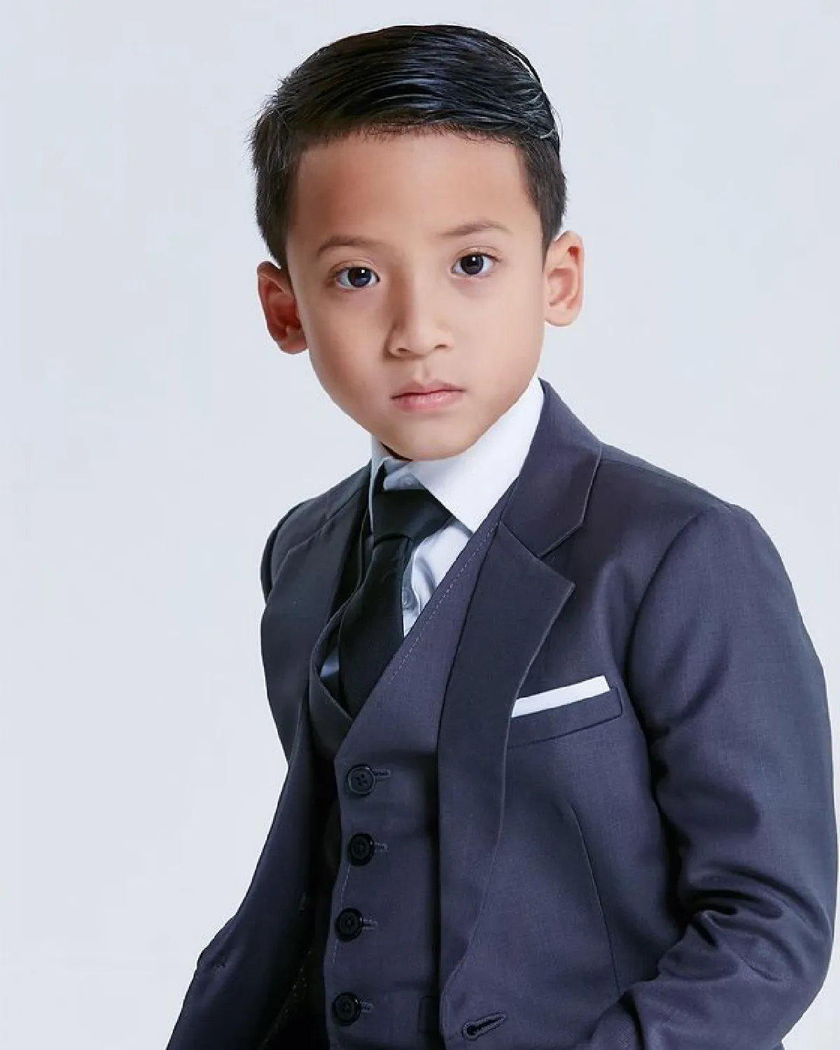  เป๊ะยกบ้าน! "นานา-เวย์” แท็กทีม “น้องบีน่า-น้องบรู๊คลิน” ถ่ายภาพครอบครัวสุดชิค 