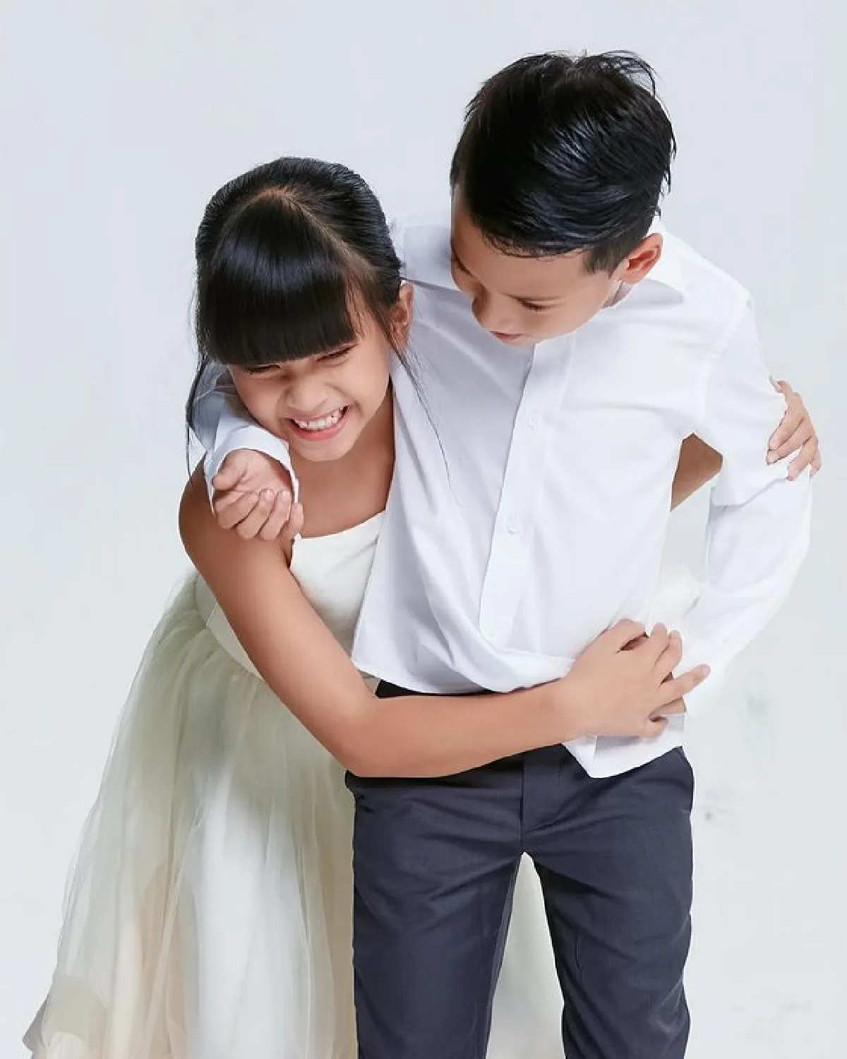  เป๊ะยกบ้าน! "นานา-เวย์” แท็กทีม “น้องบีน่า-น้องบรู๊คลิน” ถ่ายภาพครอบครัวสุดชิค 