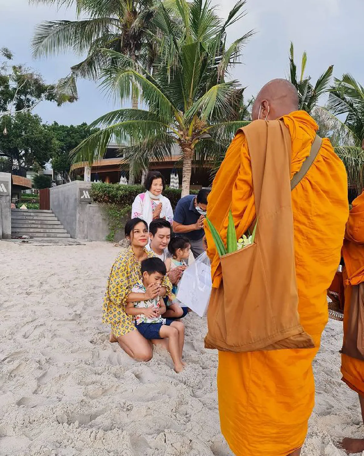 "หมอโอ๊ค" โชว์ภาพหวานวันเกิด "โอปอล์" พร้อมจัดทริปพาลูกๆ เที่ยวทะเล