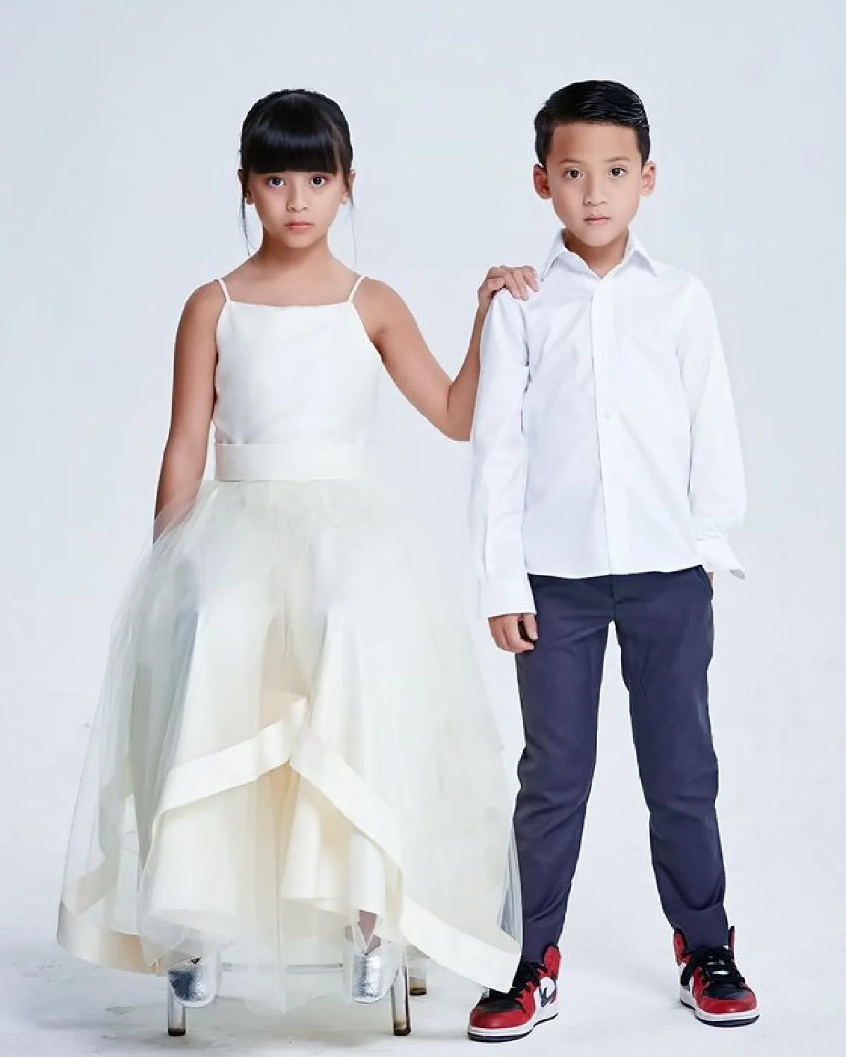  เป๊ะยกบ้าน! "นานา-เวย์” แท็กทีม “น้องบีน่า-น้องบรู๊คลิน” ถ่ายภาพครอบครัวสุดชิค 