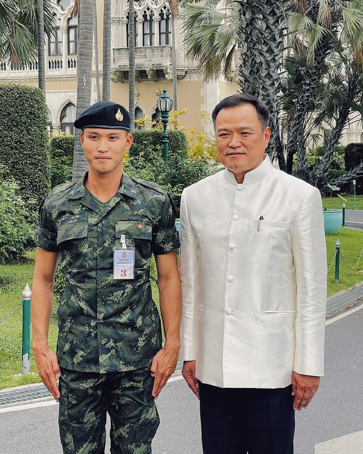 เพลง ชนม์ทิดา ควง เป๊ก ดินเนอร์ฉลองวันเกิด หลังแฟนหนุ่มฝึกทหารเสร็จพอดี