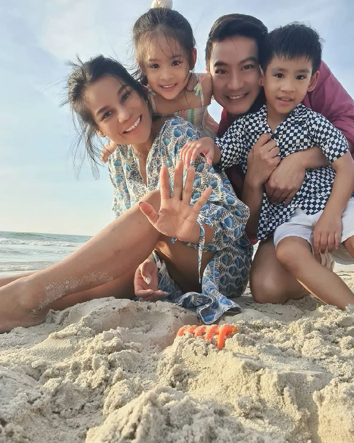 "หมอโอ๊ค" โชว์ภาพหวานวันเกิด "โอปอล์" พร้อมจัดทริปพาลูกๆ เที่ยวทะเล