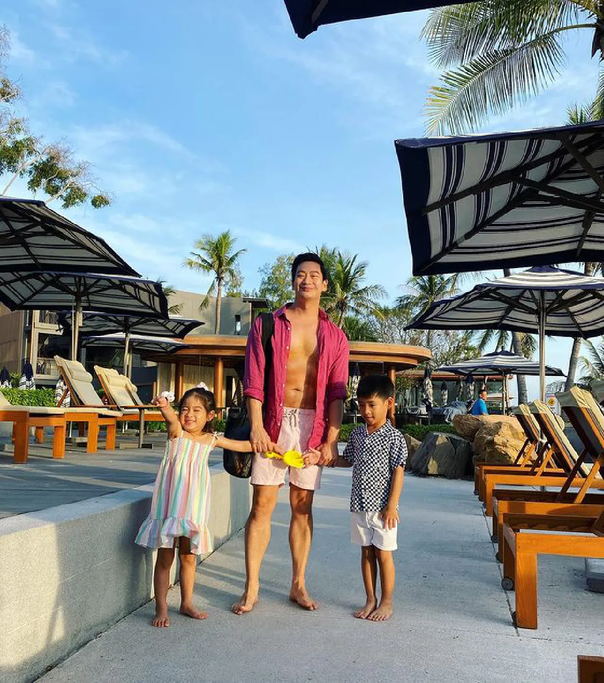 "หมอโอ๊ค" โชว์ภาพหวานวันเกิด "โอปอล์" พร้อมจัดทริปพาลูกๆ เที่ยวทะเล