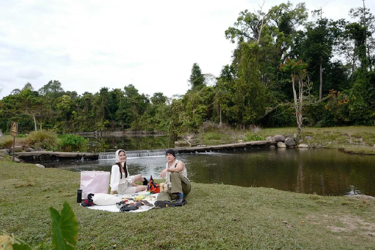 ภาพคู่มาแล้ว! ณเดชน์-ญาญ่า โชว์หวานควงกันปิกนิกที่เขาใหญ่