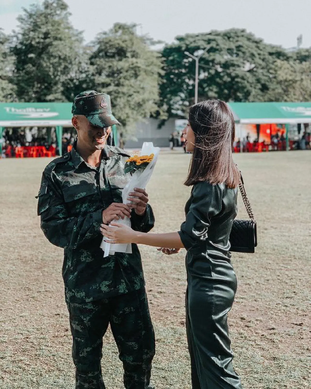 เพลง ชนม์ทิดา ควง เป๊ก ดินเนอร์ฉลองวันเกิด หลังแฟนหนุ่มฝึกทหารเสร็จพอดี