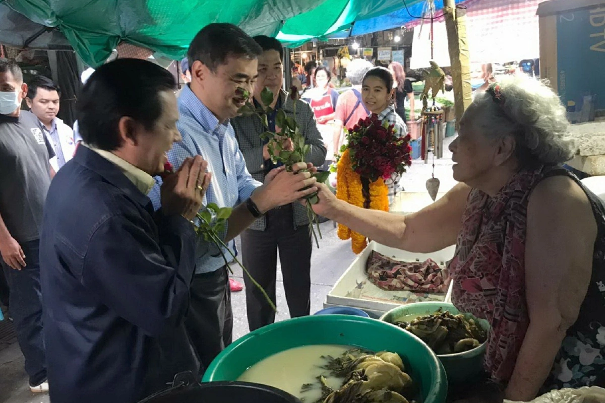 อภิสิทธิ์ลงพื้นที่กาญจน์ช่วยรังสรรค์หาเสียงชิงเก้าอี้นายกอบจ. 