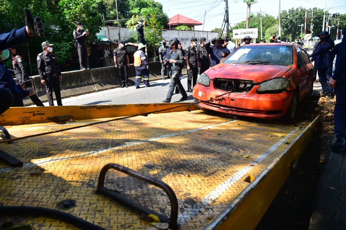 กทม.ยกซากรถถูกทิ้งกีดขวางลดจราจรติดขัด ขจัดมลภาวะเป็นพิษ