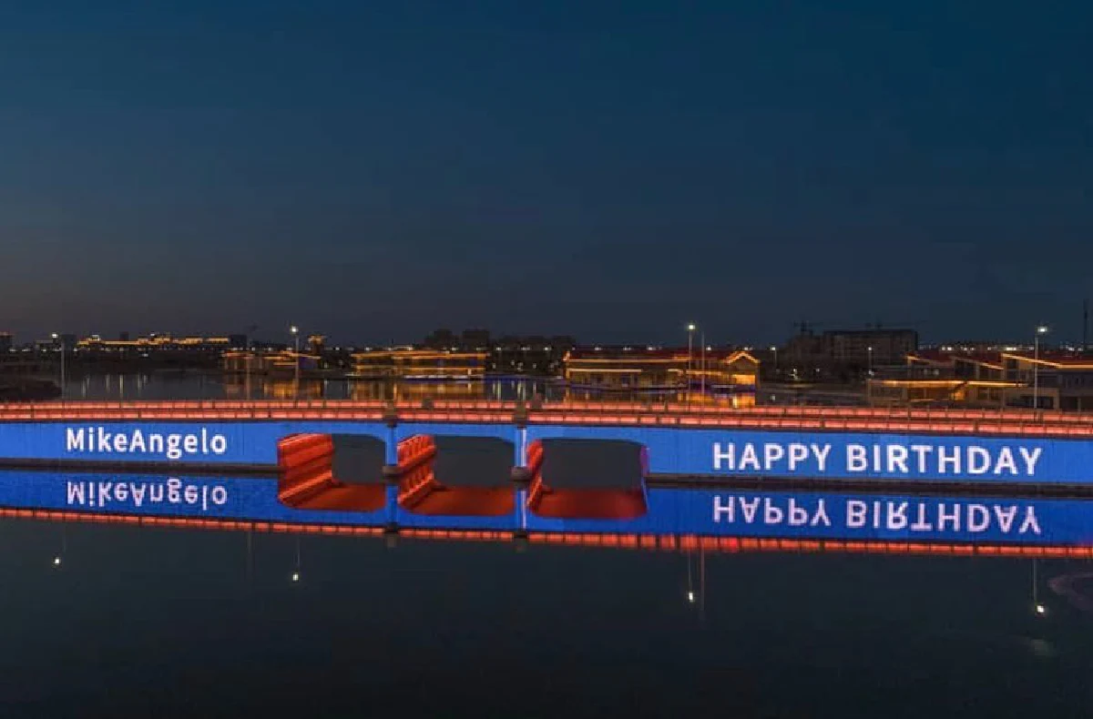 ไมค์ พิรัชต์ ปลื้มมาก! แฟนคลับจัดใหญ่ ทำป้าย HBD ขึ้นตึกและสะพานให้ทั่วเมือง